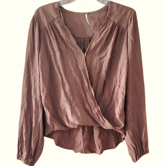 Free People Brown Long Sleeve Cross Over Crinkle Blouse Size Medium - Picture 1 of 9